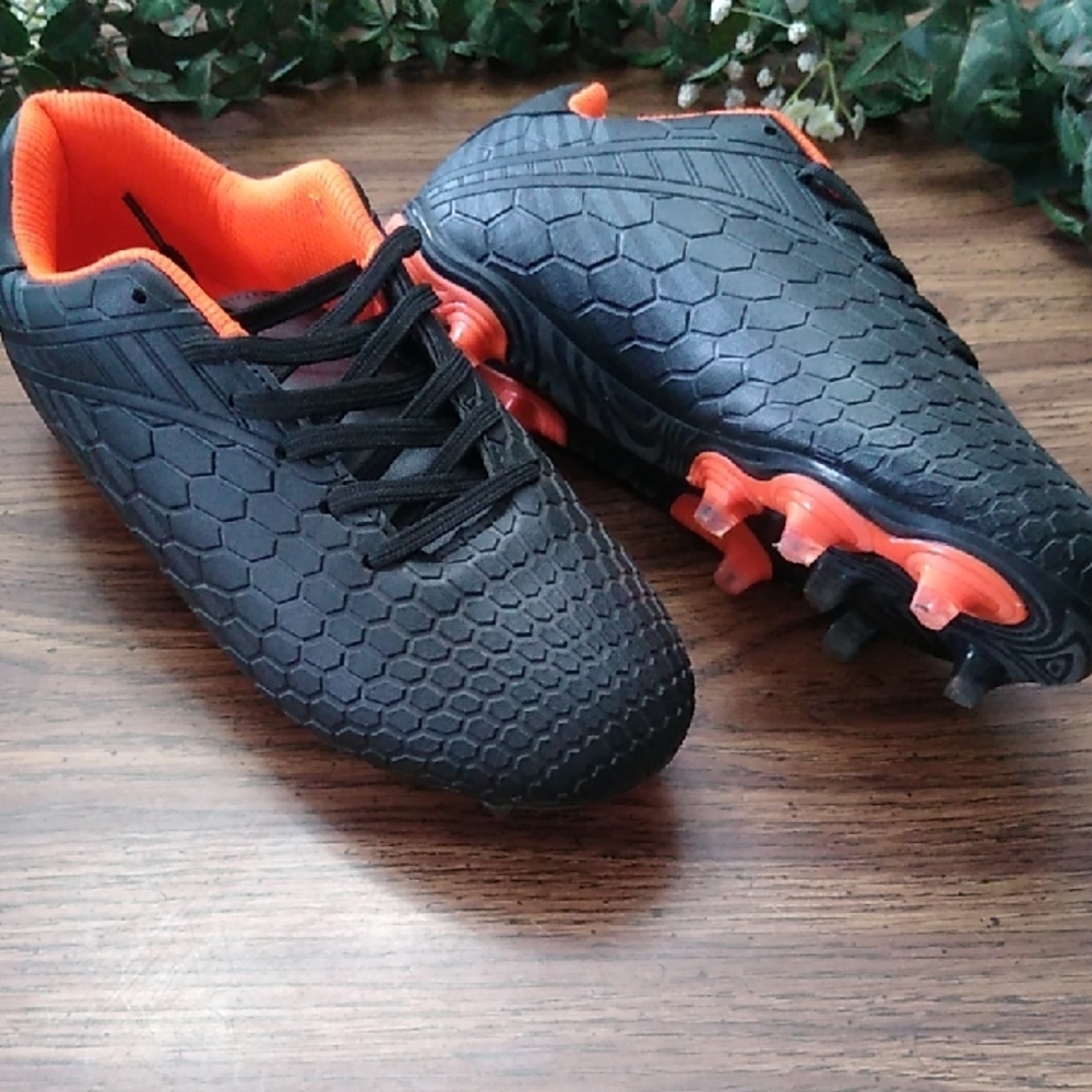 Hawkwell Firm Ground Men's Cleats Size 6